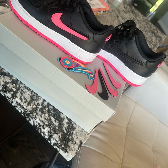 Nike Black and Pink Air Force One interchangeable Low-Top Sneakers - Picture 9 of 10